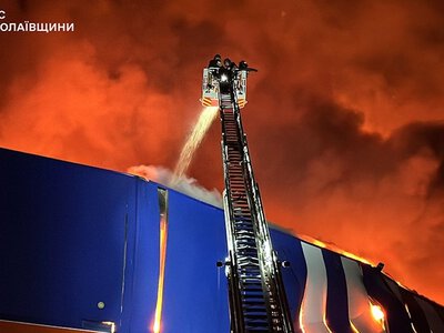 Через атаку рф на Епіцентр у Миколаєві поранило чоловіка та дівчину