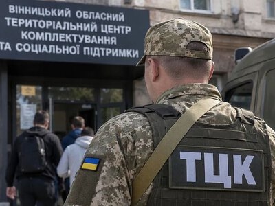 На Вінниччині військового ТЦК витягли з авто і побили