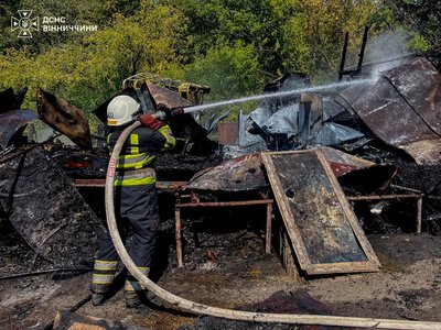 Через недопалок на Вінниччині загорівся металевий вагончик