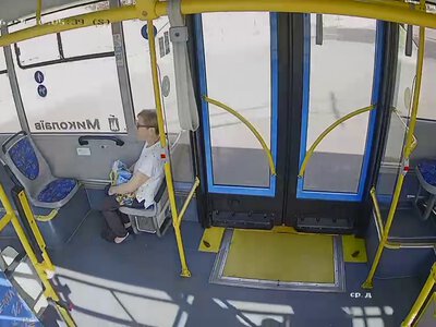 Внаслідок ранкового удару по Миколаєву вибиті вікна в багатоповерхівці, пошкоджені тролейбуси