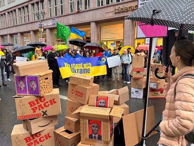 У центрі Берліна одночасно протестували прихильники та противники «Російського дому»