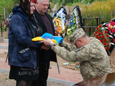 В останню путь у Шостці провели захисників Євгенія Разуваєва та Максима Хоменка