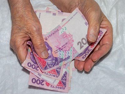 Безкоштовний проїзд скасовується: кому з пенсіонерів доведеться купувати квитки