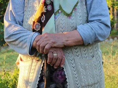 Щомісячна надбавка 2595 гривень: хто з пенсіонерів може отримати та які документи треба