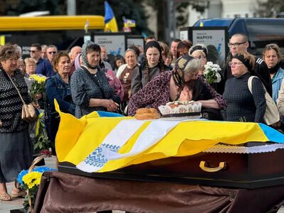 На вічний спочинок у Рівному провели Захисника Олександра Голенка