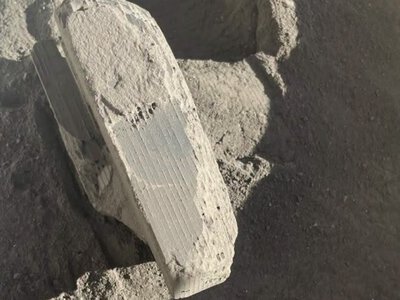 Замаскував під штукатурку: закарпатець намагався вивезти до Румунії 322 кг товару з дорогоцінними металами (ФОТО)