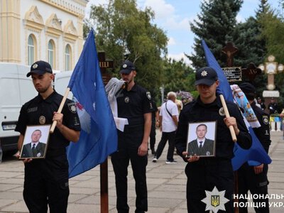 На Дніпропетровщині попрощалися з двома поліцейськими, загиблими під час повторного обстрілу РФ