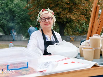 У День міста сумчан пригощали тортиком вагою 15 кілограмів