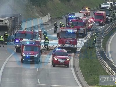 На трасі у Чехії загорілася вантажівка: рух на Брно зупиняли майже на дві години