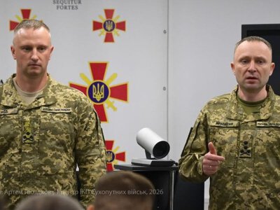 Драпатий представив особовому складу Сухопутних військ нового командувача Заїця