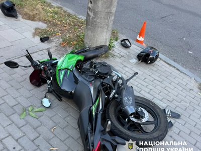 У Рівному аварія на Соборній: 19-річний мотоцикліст і його пасажир отримали травми
