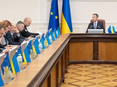 Кабмін дає аграріям пів року на розрахунки за контрактами через блокування портів