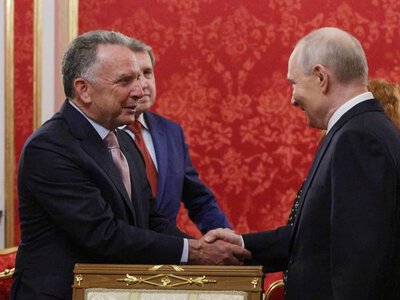 Імперський пафос без поступок: Путін вигуляв посланців Трампа та зажадав «усунення першопричин»
