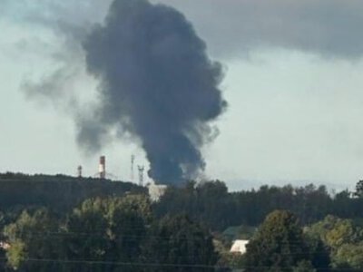 У росії горить великий НПЗ після нічної атаки дронів – відео