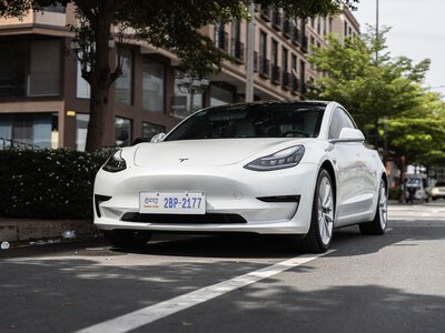 Без керма та педалей: Tesla розширює парк роботаксі Cybercab