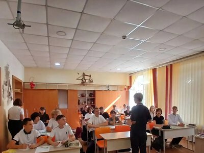 У школі окупованого Скадовська російська «поліція» провела для дев’ятикласників лекцію про «екстремізм»
