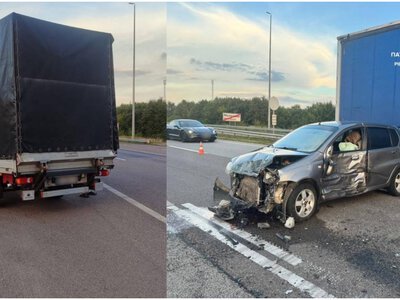 Поблизу Молодава зіткнулися два автомобілі та міжнародний автобус