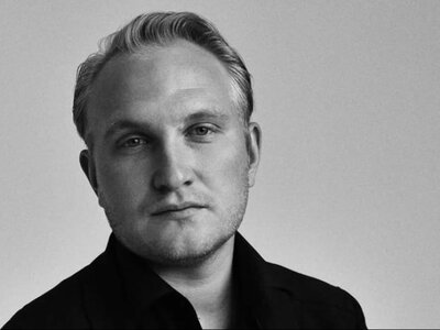 Зрада українського коріння: російський артист підписав контракт із ЗС рф (Відео)