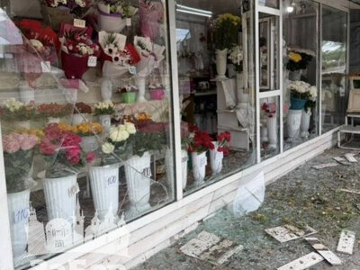 У Запоріжжі російський дрон вдарив по квіткових кіосках: поранені дві жінки (фото, відео)