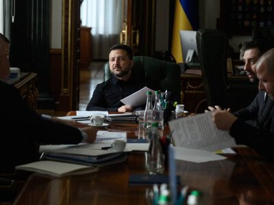 Зеленський провів нараду з переговорною групою перед зустріччю зі спецпосланцями президента США