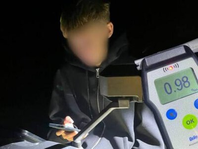 Під час комендантської години на Рівненщині зупинили двох неповнолітніх водіїв напідпитку
