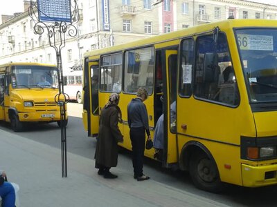 Пільговиків у маршрутках Рівного рахуватимуть водії