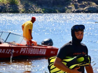 Вісім життів за одне чергування: як запорізький рятувальник витягував людей із Дніпра