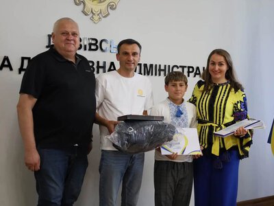 Діти загиблих Захисників зі Львівщини отримали сертифікати на 5 тисяч гривень до нового навчального року