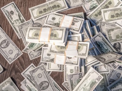 Мільярди іранських доларів проходять через банки США попри санкції