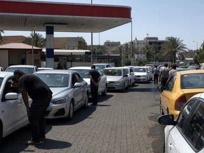 В Іраку дефіцит пального спричинив черги на заправках — Asharq Al-Awsat