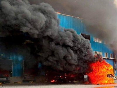 У Дніпрі після російської ракетної атаки загорілися склади