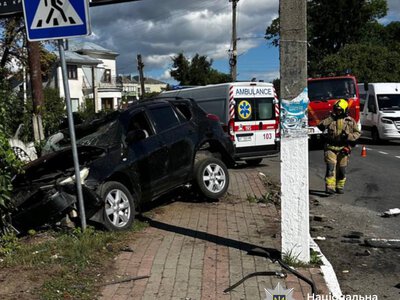 На Франківщині зіткнулися Toyota та Volkswagen: троє людей у лікарні