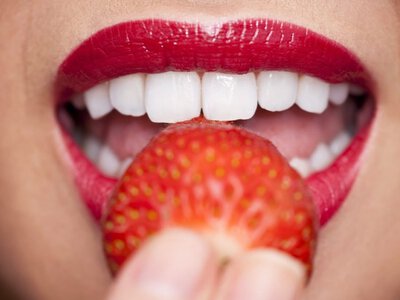 Які продукти допомагають захистити зуби від карієсу: вчені назвали несподівані варіанти