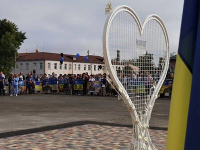 На Рівненщині відкрили інсталяцію Серце Надії для родин зниклих безвісти з Березнівщини (ФОТО)