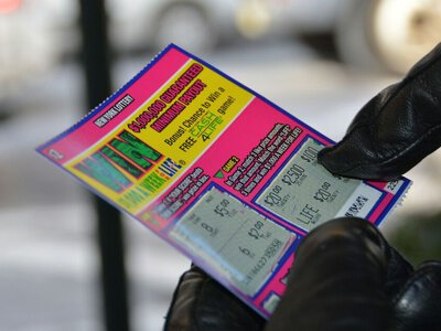Наречена купила лотерейний квиток за $20 і виграла $100 тисяч