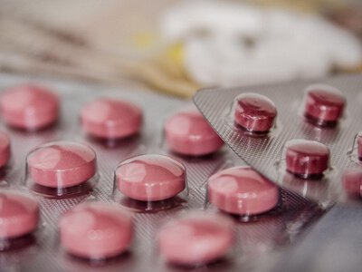 Ібупрофен може довести до лікарні: з якими ліками його небезпечно поєднувати