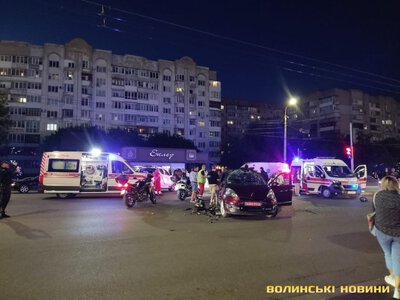 У Луцьку на Соборності – ДТП: зіткнулися авто і мотоцикл