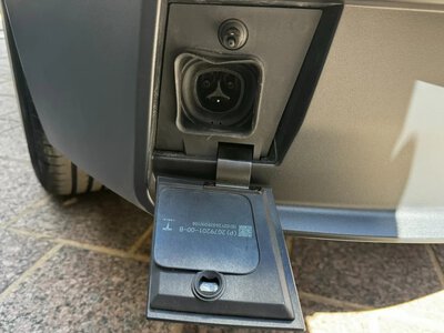 Tesla Cybercab підтримуватиме лише швидку зарядку