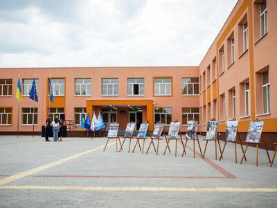 На Київщині відновили ліцей, зруйнований під час окупації: тепер це сучасний, інклюзивний та енергоефективний освітній простір