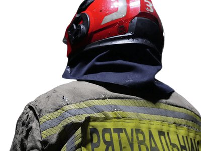 У Виноградові горів дачний будинок, а під’їзд до місця для пожежників був ускладнений — PMG.ua