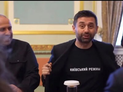 «Київський режим»: чому футболка Арахамії на зустрічі з союзниками обурила українців 