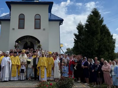 Храм відбудували після пожежі: у Берестяному освятили церкву Різдва Пресвятої Богородиці