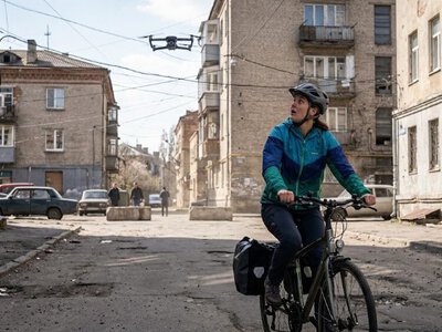 Їхала велосипедом, коли атакував дрон: росіяни вбили цивільну у Дружківці