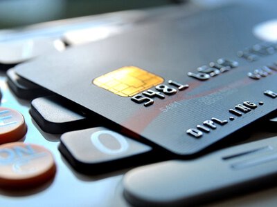 Аферисти ошукали буковинців на 700 тис. грн і 7 тис. доларів