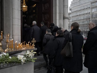 У Сербії тисячі людей зібралися на похорон Ратка Младича