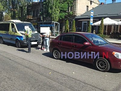 Honda та Volkswagen зіткнулися в центрі Миколаєва: рух утруднений