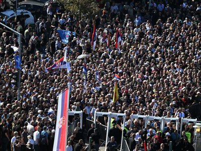 У Белграді тисячі людей прийшли попрощатися з боснійським м'ясником Ратком Младичем