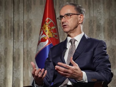 Уряд Сербії запропонував Вучичу призначити дострокові парламентські вибори
