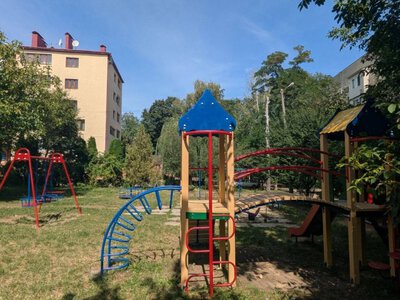 У Чернівцях привели до ладу три майданчики на Алма-Атинській, Шкільній та Скальда