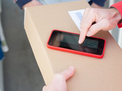 Українців чекають нові правила для посилок: уряд повторно підтримав ПДВ